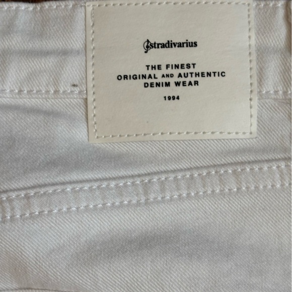 Stradivarius HIgh Waisted White Cream Denim Jeans Straight Leg Size 6 - Picture 4 of 9
